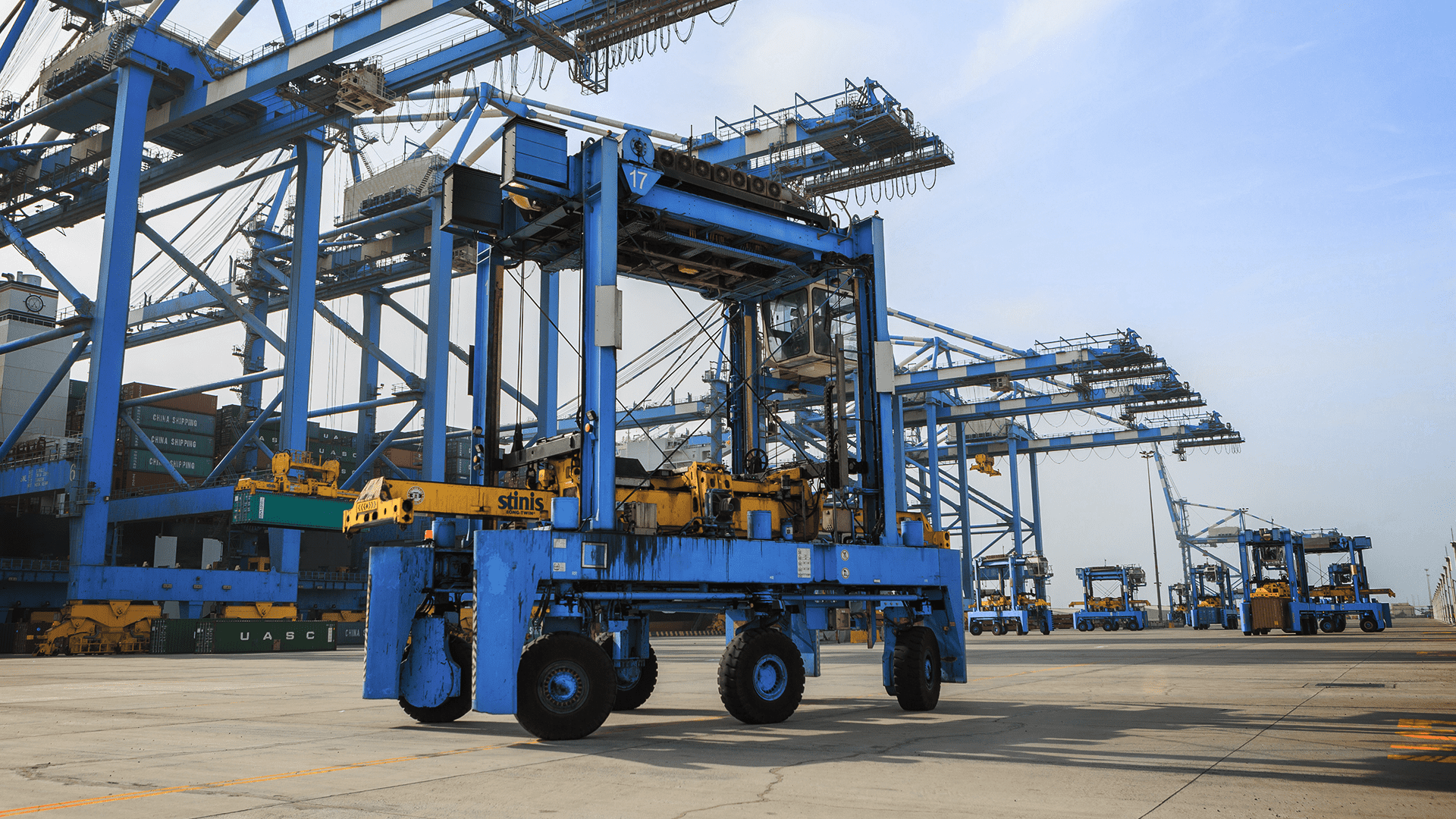 Straddle Carrier Spreader 3 Straddle Carrier Spreader 3