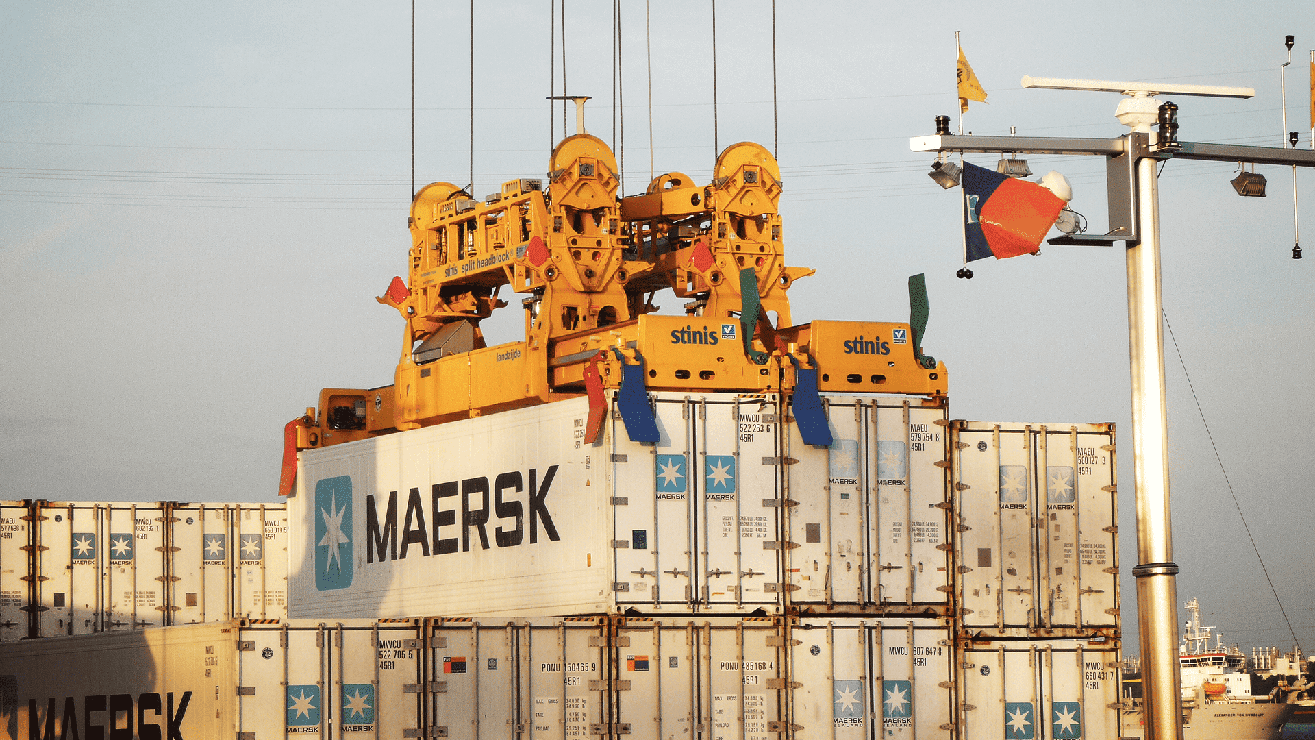 Stinis Split-Headblock 1 Stinis Split-Headblock 1