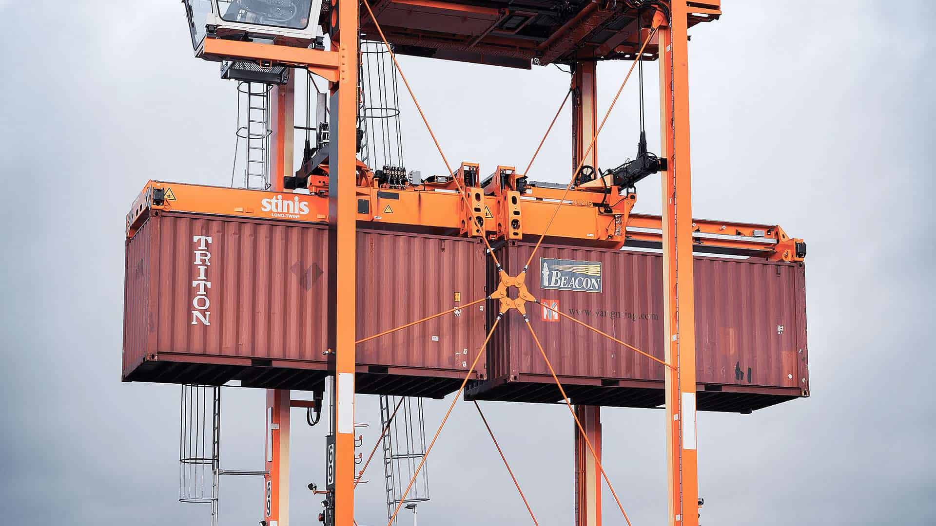 Straddle Carrier Spreader Straddle Carrier Spreader 1